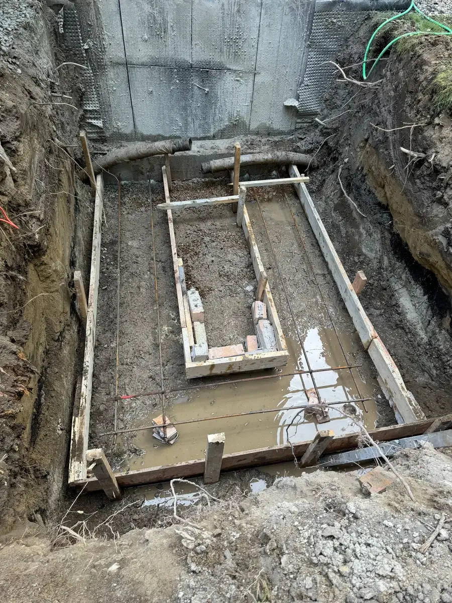 Walk-up Basement photo 5