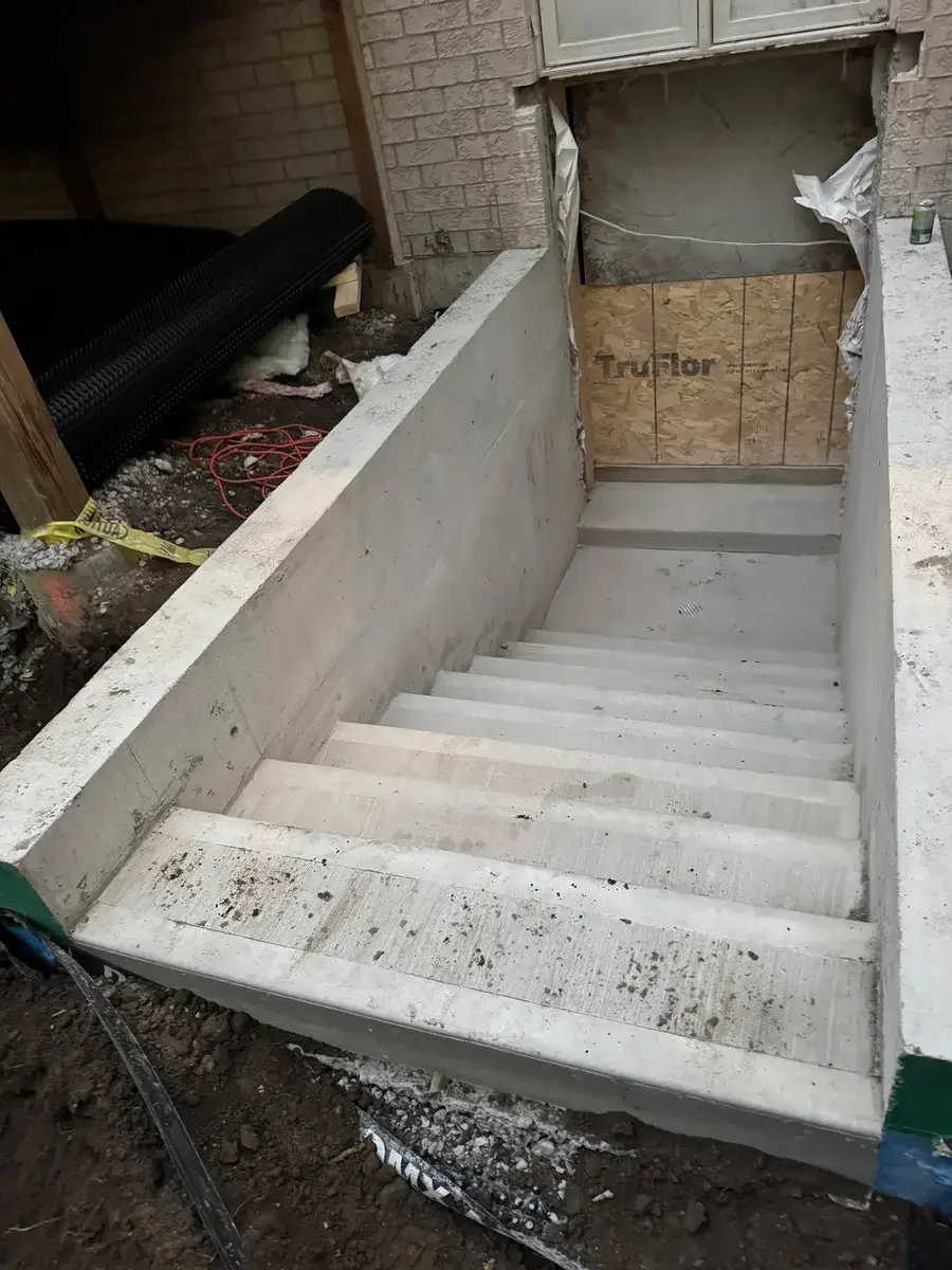 Walk-up Basement photo 8